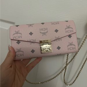 MCM Crossbody Wallet in Visetos - Powder Pink (Large)